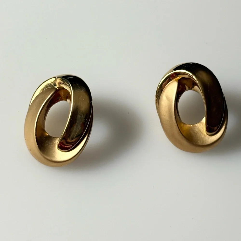 Vintage Gold-tone Matte Shiny Stamped Thailand Post Earrings - Picture 1 of 12